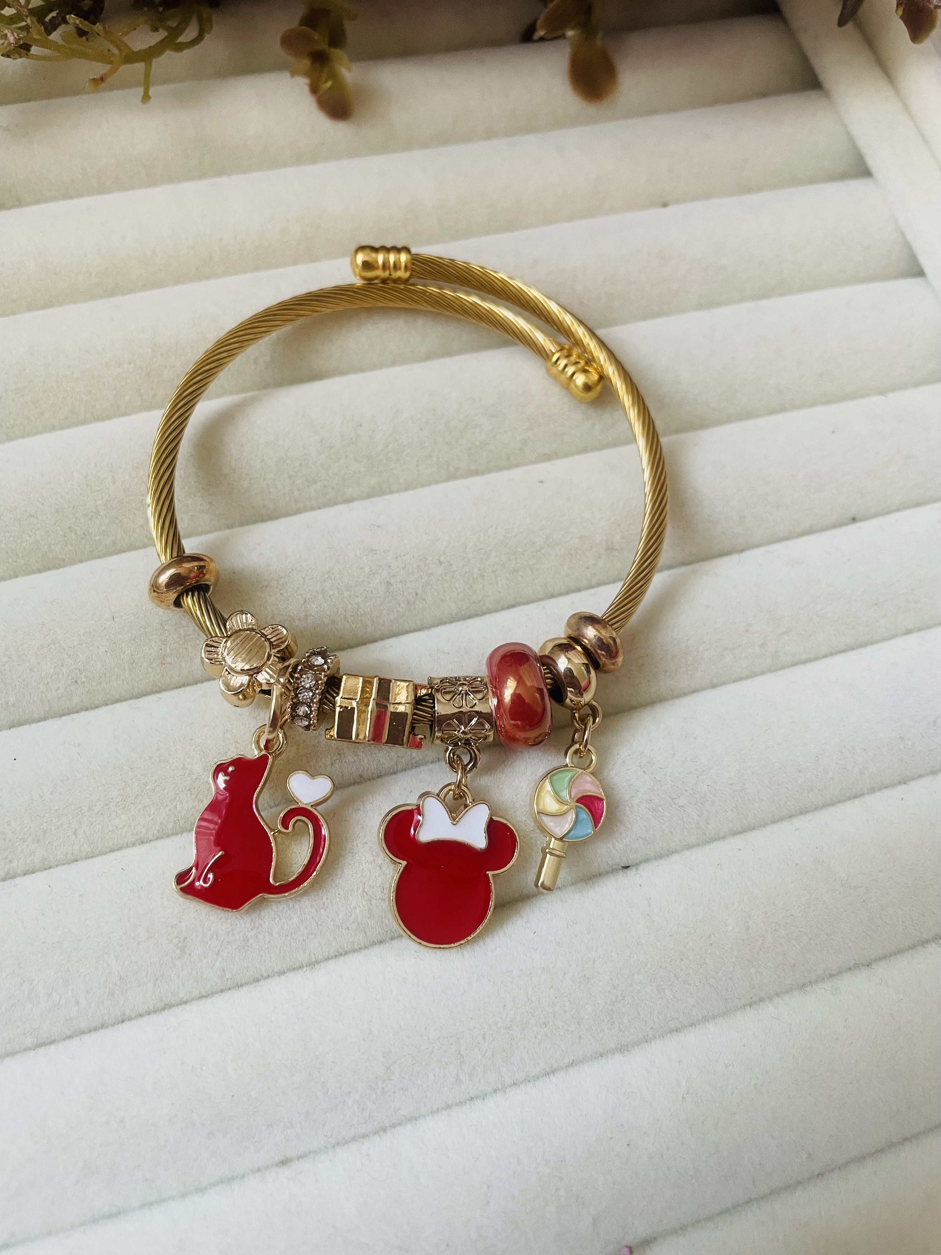 Gold%20Mickey%20Charm%20Bileklik